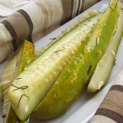 Spicy Refrigerator Dill Pickles recipe