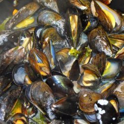 Fragrant Steamed Mussels in Vermouth With Herbs and Shallots recipe