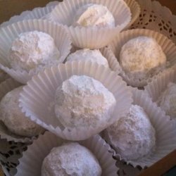 Favourite Mexican Wedding Cakes - Pecan Cookie Balls! recipe