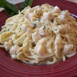 Linguini With Scallops and Herb Cream recipe