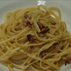 Linguine With Bacon and Onions recipe
