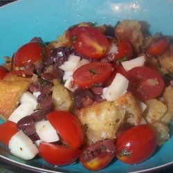 Tomato and Garlic Crouton Salad recipe