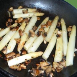 White Asparagus With Chanterelles recipe
