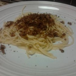 Pasta With Garlic Oil and Toasted Bread Crumbs recipe