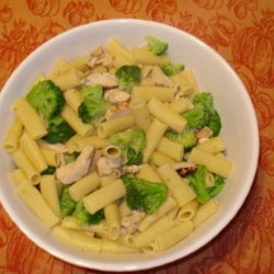 Broccoli Chicken Pesto Pasta recipe