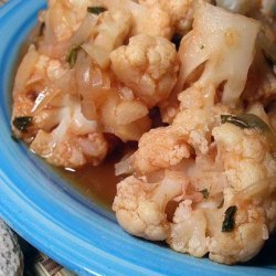Kounaoupithi Me Saltsa - Braised Cauliflower recipe