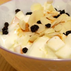Yogurt With Apple and Almonds recipe