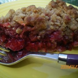 Humble Strawberry Rhubarb Crumble Pie recipe