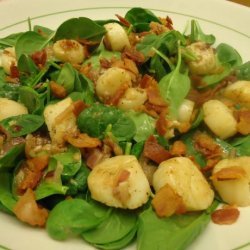 Spinach Salad W/ Pan-Seared Scallops and Warm Bacon Dressing recipe