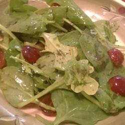 Arugula and Romaine Salad with Red Grapes recipe
