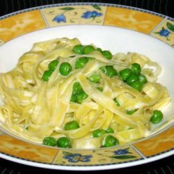 Pasta Cream Sauce With Peas recipe