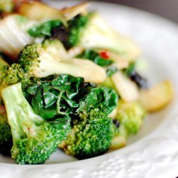 Stir-Fried Kale and Broccoli Florets recipe