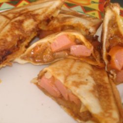 Lina's Chili Dogs - Sandwich Maker recipe