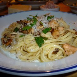 Green and White Linguini With Smoked Salmon and Mushroom Sauce recipe