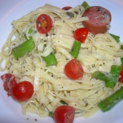 Pasta With Asparagus and Fresh Tomato Sauce recipe