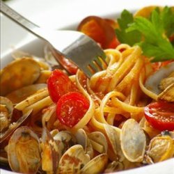 Spaghetti Alle Vongole (Spaghetti With Clams) recipe