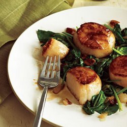 Pan-Seared Scallops With Bacon and Spinach recipe