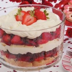 Strawberry Tiramisu Trifle recipe
