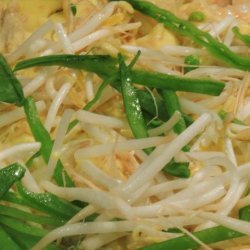 Vietnamese Chicken Pancakes With Shrimps (Bhan Ga) recipe