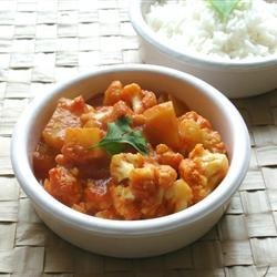 Gobi Aloo (Indian Style Cauliflower with Potatoes) recipe