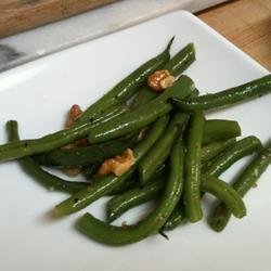 Lemony Green Beans with Walnuts and Thyme recipe