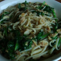 Linguine With Spinach, Almonds, and Bread Crumbs recipe