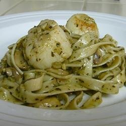 Pasta with Pesto and Scallops recipe