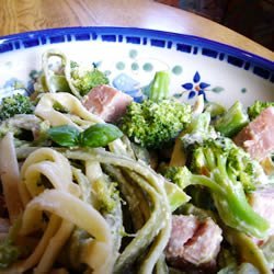 Spinach Fettuccini with Broccoli and Ham recipe