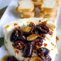 Baked Brie With Roasted Garlic recipe