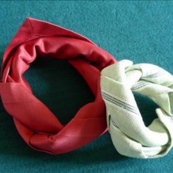Serviette/Napkin Folding, Tied in a  Knot - Variation recipe