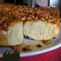 Cinnamon Rolls With Caramel and Walnuts Topping recipe