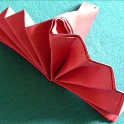 Serviette/Napkin Folding, Simple Standing Fan recipe