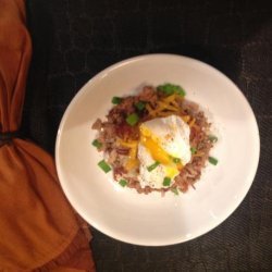 Crispy Potatoes over Crumbled Sausage With Poached Egg #5FIX recipe