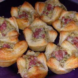 Baked Brie Pastries With Artichoke And Prosciutto recipe