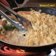 Fettuccine Alfredo With Chicken And Mushrooms recipe