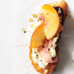Peach, Prosciutto & Ricotta Crostini recipe
