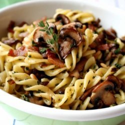 Pasta Salad With Pesto And Fried Mushrooms recipe