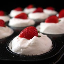 Creamy No-bake Strawberry Dessert recipe
