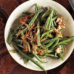 Green Beans with Caramelized Onions and Walnuts recipe