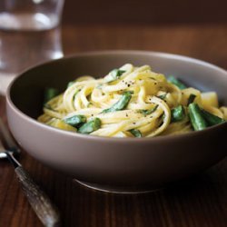 Linguine with Gorgonzola, Potatoes, Green Beans, and Sage recipe