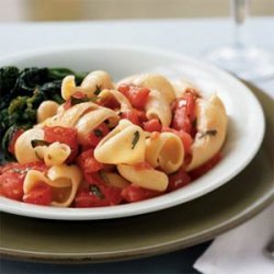 Garlicky Pasta with Fresh Tomatoes and Basil recipe