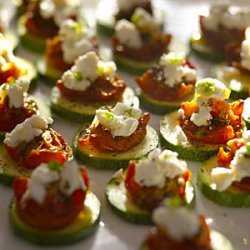 Crunchy Zucchini Rounds With Sun-Dried Tomatoes and Goat Cheese recipe