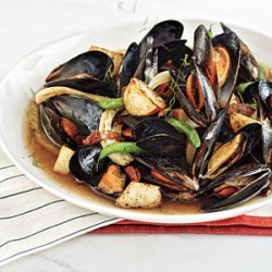 Mussels Steamed with Bacon, Beer, and Fennel recipe