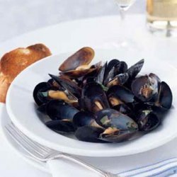 Moules-Marinière aux Fines Herbes (Mussels with Fine Herbs) recipe