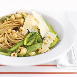 Whole-Wheat Spaghetti with Hazelnuts and Asparagus recipe