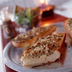 French-Bread Pizza with Sausage, Clams, and Mushrooms recipe