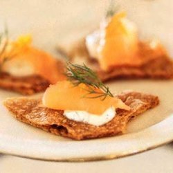 Rye Crispbread Crackers with Pepper-Dill Crème Fraîche and Smoked Salmon recipe