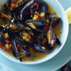 Saffron Steamed Mussels recipe