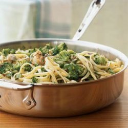 Linguine with White Clam and Broccoli Sauce recipe