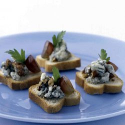 Blue Cheese Canapes with Pecans and Grapes recipe